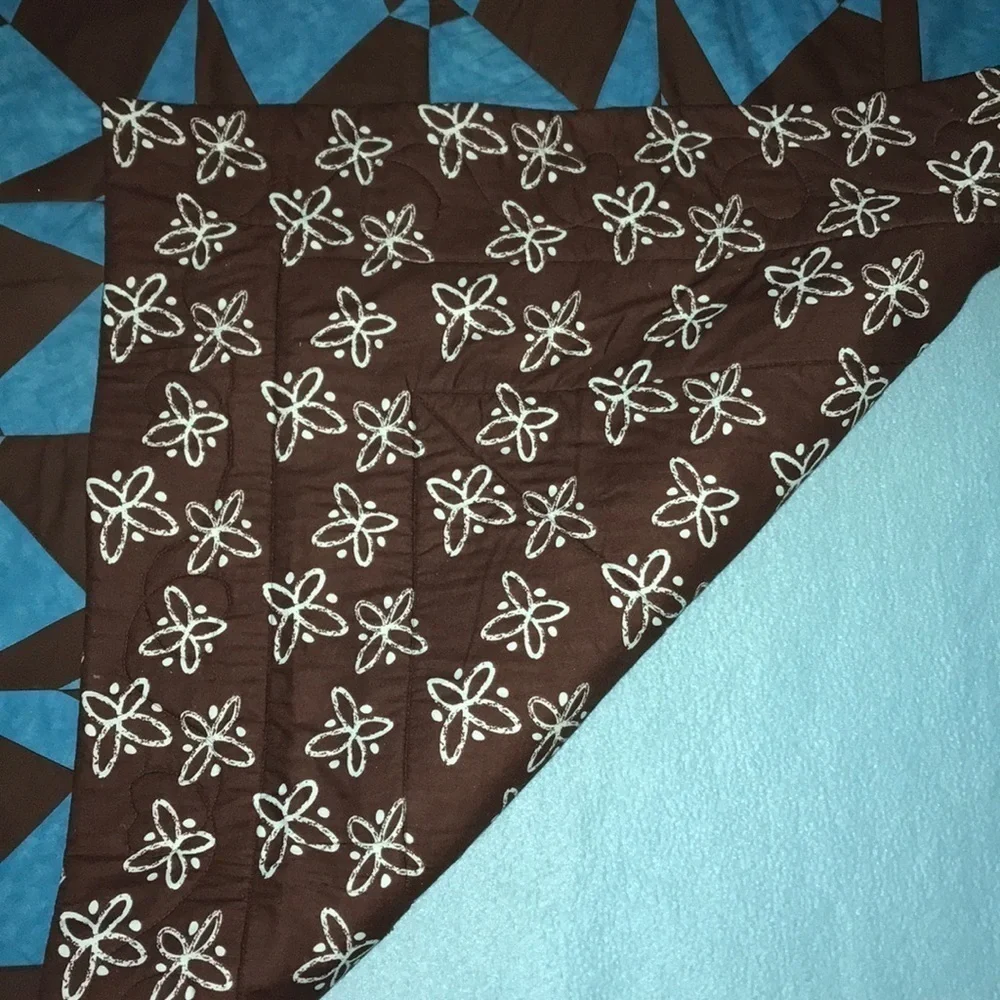 QUILT- Hand made lap size 🎄Host pick🎄